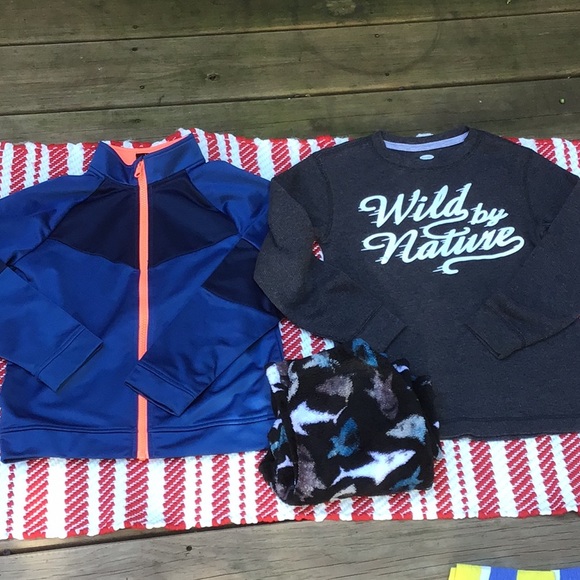 SALE! Boys Size 6/7 Cooler Weather Bundle - Picture 1 of 11